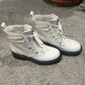 UGG Daren Boot womens white